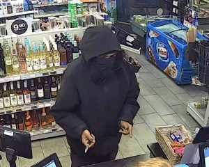 Braquage armé d’un couteau à Neuchâtel : fuite avec environ 1000 francs à la station-service des Draizes