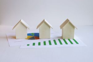Suisse romande : les prix immobiliers explosent, les ménages étouffent